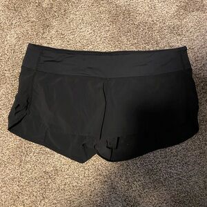 Lululemon Speed Up shorts Size 10 in great condition!